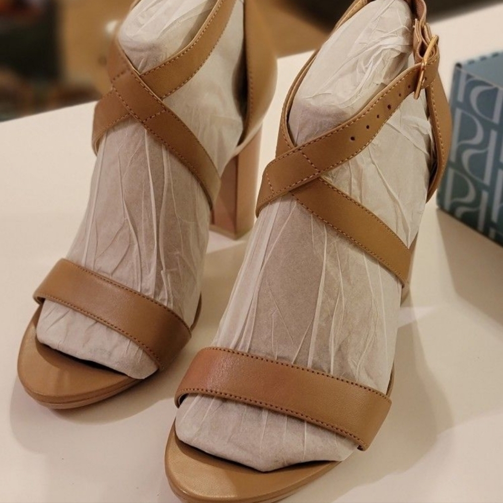Pashion Convertable Heels - Picture 2 of 10